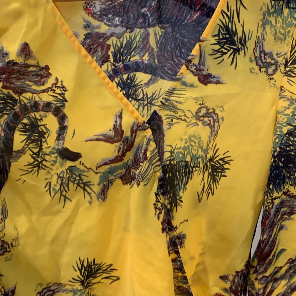 Guess Top - Size Small - Picture 5 of 7